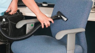 Hướng dẫn cách vệ sinh ghế xoay văn phòng