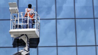 Quy trình lau kính tòa nhà cao tầng an toàn, hiệu quả nhất