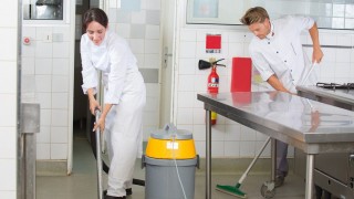 Quy trình vệ sinh bếp ăn công nghiệp từ A đến Z